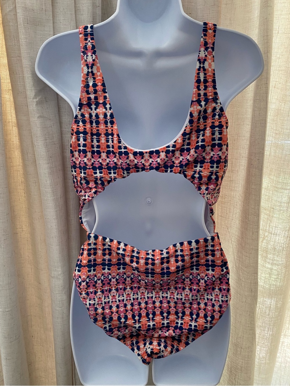 Jessica Simpson Cutout One-Piece Swimsuit - Size M - Geometric Pattern - Picture 4 of 12